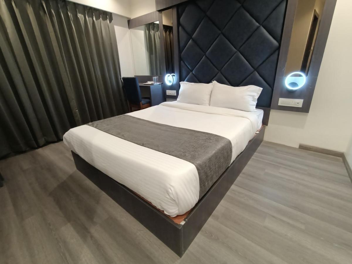 Hotel Classio Andheri - Near Dn Nagar Metro Station Bombay Esterno foto